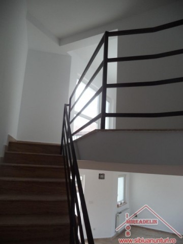 vand-casa-3-camere-calea-cisnadiei-2