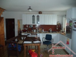 vand-apartament-3-camere-la-mansarda-in-zona-strand