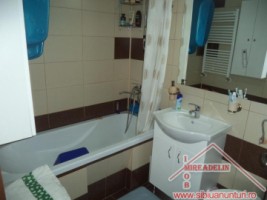 vand-apartament-3-camere-la-mansarda-in-zona-strand-2