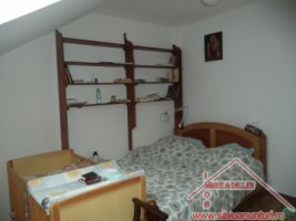 vand-apartament-3-camere-la-mansarda-in-zona-strand-4