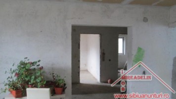 inchiriez-apartament-70-mp-3-camere-zona-balea