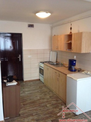 vand-apartament-3-camere-la-mansarda-vasile-aaron-1