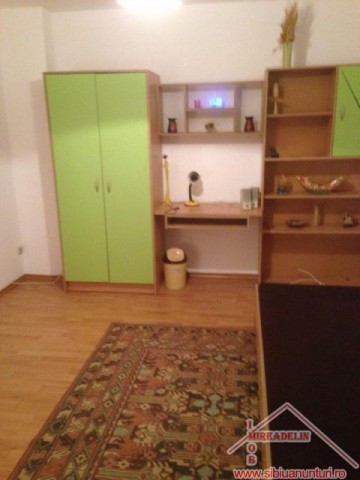 vand-apartament-3-camere-la-mansarda-vasile-aaron-2