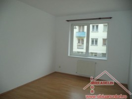 inchiriez-apartament-3-camere-zona-strand-1
