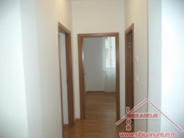 inchiriez-apartament-3-camere-zona-strand-3