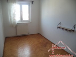 inchiriez-apartament-3-camere-zona-vasile-milea-4