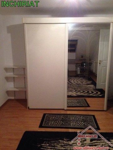 inchiriez-apartament-3-camere-la-mansarda-vasile-aaron
