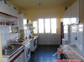 inchiriez-apartament-cochet-3-camere-zona-hipodrom-iii-1