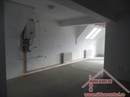 vand-apartament-3-camere-zona-valea-aurie