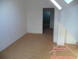 vand-apartament-3-camere-zona-valea-aurie-2