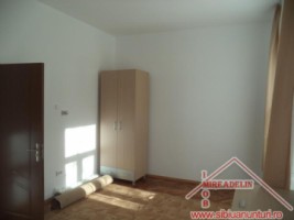 inchiriez-apartament-2-camere-la-casa-zona-centrala-3
