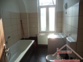 inchiriez-apartament-2-camere-la-casa-zona-centrala-4
