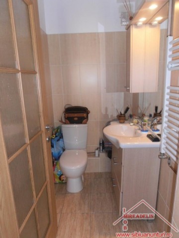 vand-apartament-3-camere-strada-rahovei-7