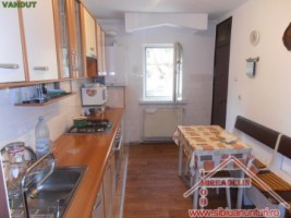 urgent-vand-apartament-3-camere-semaforului