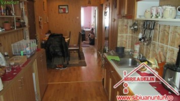 vand-apartament-3-camere-valea-aurie
