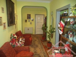 vand-casa-zona-piata-cibin-4