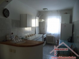 inchiriez-apartament-3-camere-valea-aurie-3