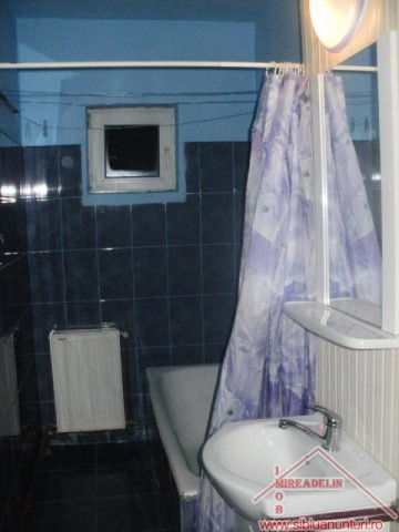 inchiriez-apartament-2-camere-zona-vasile-aaron-3