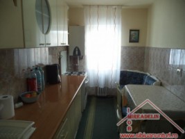 inchiriez-apartament-3-camere-zona-broscarie