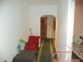inchiriez-apartament-3-camere-zona-broscarie-4