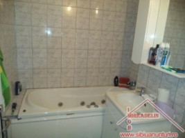 inchiriez-apartament-3-camere-zona-broscarie-5