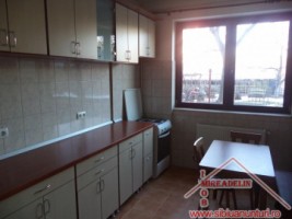 inchiriez-apartament-4-camere-zona-trei-stejari-1