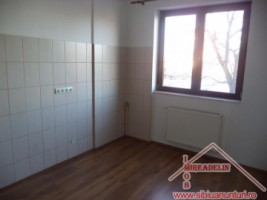 inchiriez-apartament-4-camere-zona-trei-stejari-6