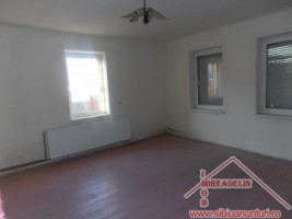 inchiriez-casa-singur-in-curte-turnisor-2