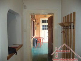 vand-casa-cu-3-camere-zona-centrala