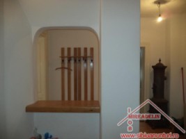 vand-casa-cu-3-camere-zona-centrala-1