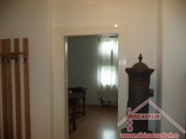 vand-casa-cu-3-camere-zona-centrala-2