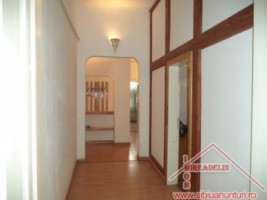 vand-casa-cu-3-camere-zona-centrala-3