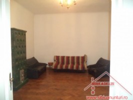 vand-casa-cu-3-camere-zona-centrala-4