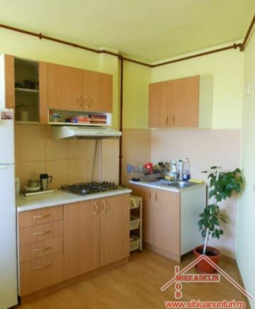vand-apartament-2-camere-la-mansarda-vasile-aaron