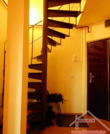 vand-apartament-2-camere-la-mansarda-vasile-aaron-2