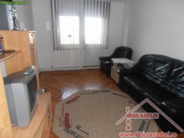 inchiriez-apartament-3-camere-decomandat-valea-aurie