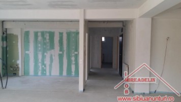 vand-apartament-3-camere-zona-strada-justitiei-1