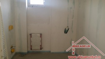 vand-apartament-3-camere-zona-strada-justitiei-3