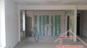 vand-apartament-3-camere-zona-strada-justitiei-4