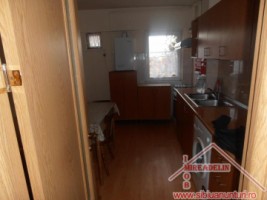 inchiriez-apartament-2-cam-zona-vasile-aron-1