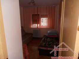 inchiriez-apartament-2-cam-zona-vasile-aron-2