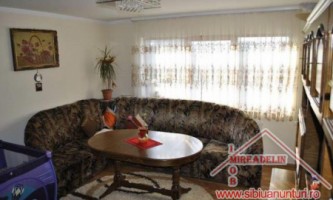 vand-apartament-cu-3-camere-zona-stefan-cel-mare