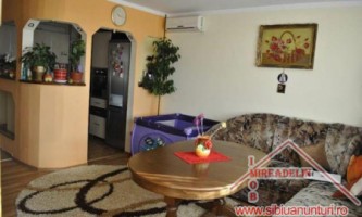 vand-apartament-cu-3-camere-zona-stefan-cel-mare-1