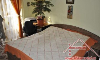 vand-apartament-cu-3-camere-zona-stefan-cel-mare-2