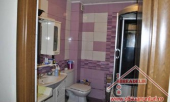 vand-apartament-cu-3-camere-zona-stefan-cel-mare-4