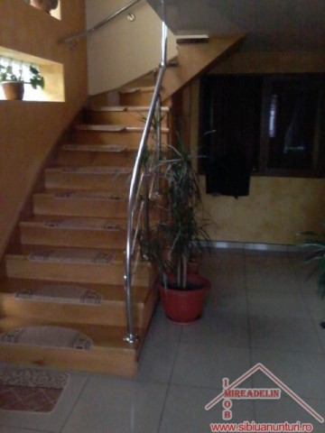 inchiriez-casa-cu-5-camere-zona-centrla-2