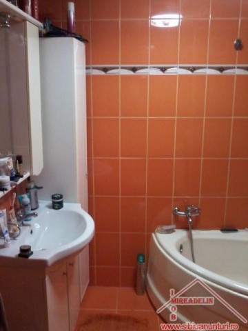 inchiriez-casa-cu-5-camere-zona-centrla-4