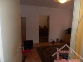 inchiriez-apartament-2-camere-zona-vasile-aaron-1