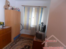 inchiriez-apartament-2-camere-zona-vasile-aaron-2
