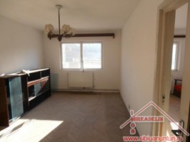 urgent-vand-apartament-3-camere-valea-aurie